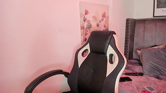 Alaia Cute online show from 19, 11, 2025