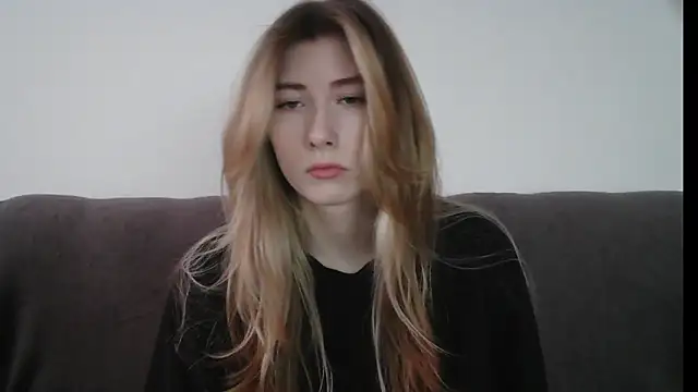 ErikaShyy online show from 11, 2, 2025