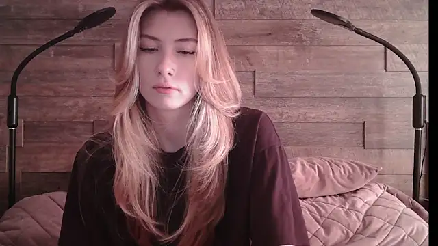 ErikaShyy online show from 7, 3, 2025