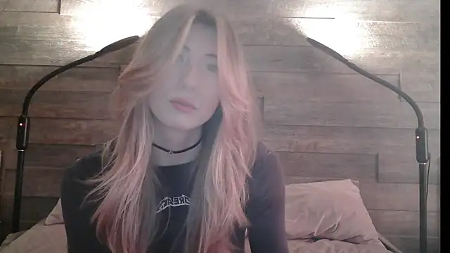 ErikaShyy online show from 10, 3, 2025