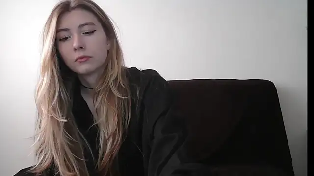 ErikaShyy online show from 8, 9, 2025