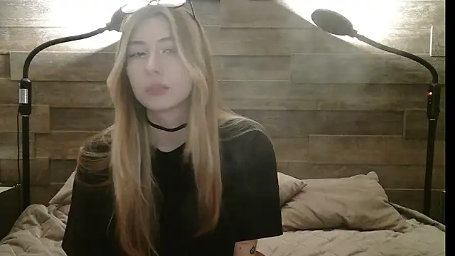 ErikaShyy online show from 1, 12, 2025