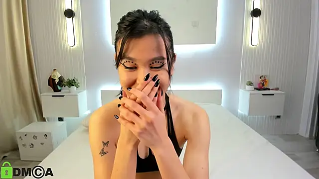 Lola Peach online show from 30, 1, 2025