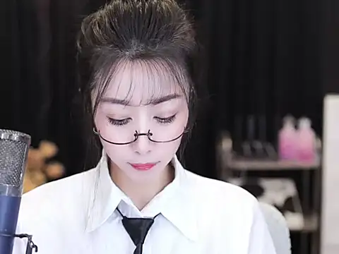 Nuyoah-77 online show from 23, 9, 2025