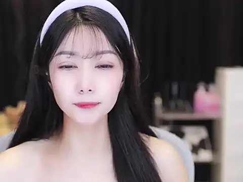 Nuyoah-77 online show from 14, 10, 2025