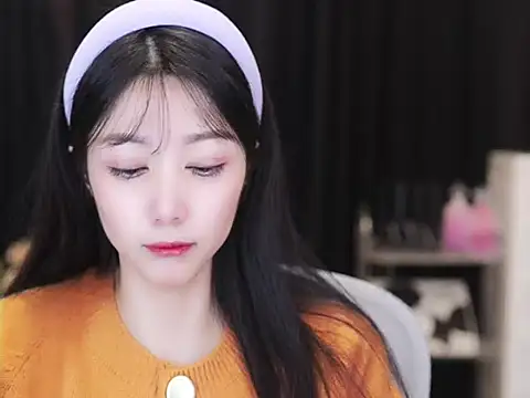 Nuyoah-77 online show from 16, 10, 2025