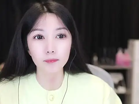 Nuyoah-77 online show from 25, 10, 2025