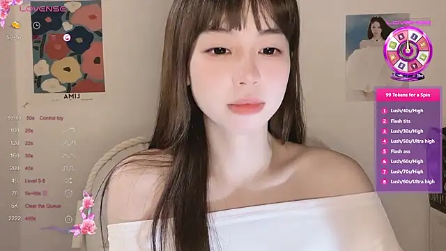 Snapshot of -Hottie chatting on 30, 10, 2025 -Hottie online show from 30, 10, 2025