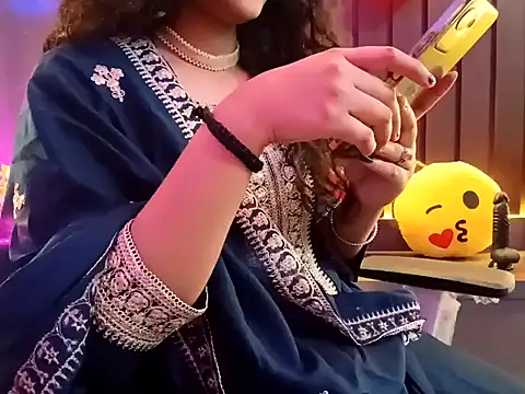 Snapshot of GoldnessAishu chatting on 29, 1, 2025 GoldnessAishu online show from 29, 1, 2025