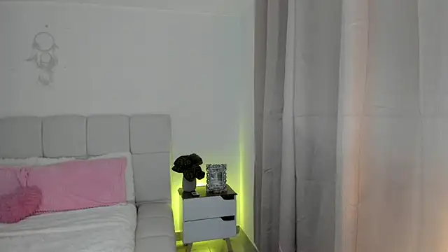 Snapshot of Ori_valentina chatting on 7, 5, 2026 Ori valentina online show from 7, 5, 2026