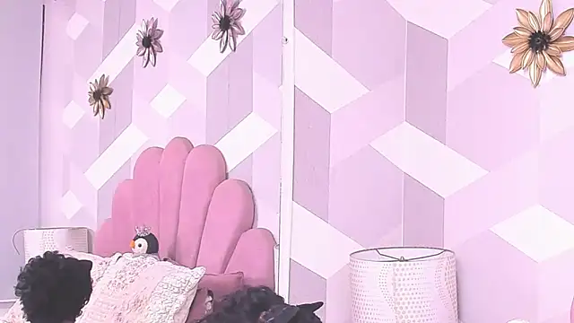 Snapshot of KylieMonnett chatting on 12, 5, 2026 KylieMonnett online show from 12, 5, 2026