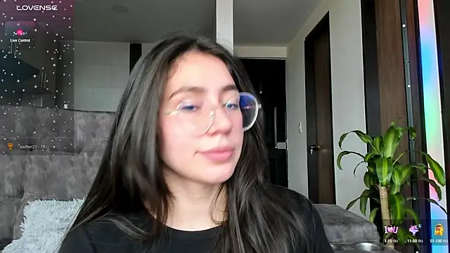 Snapshot of emmadiaz1 chatting on 18, 12, 2024 emmadiaz1 online show from 18, 12, 2024