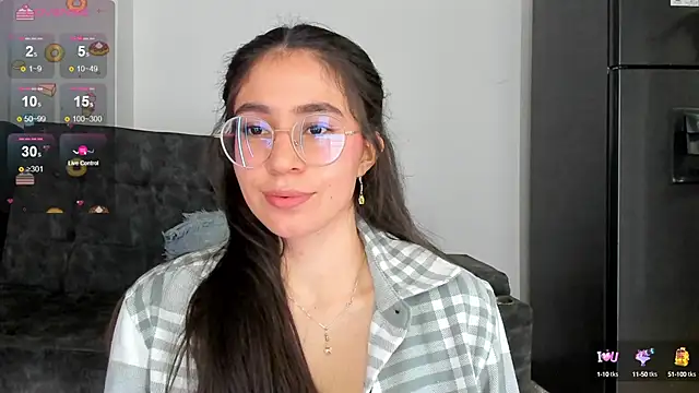 Snapshot of emmadiaz1 chatting on 31, 12, 2024 emmadiaz1 online show from 31, 12, 2024