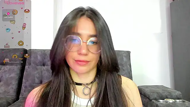 Snapshot of emmadiaz1 chatting on 12, 1, 2025 emmadiaz1 online show from 12, 1, 2025