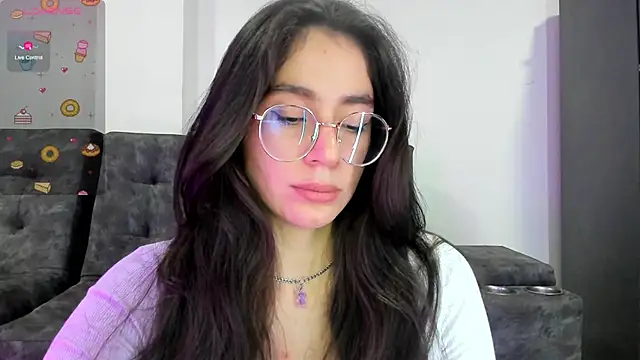 Snapshot of emmadiaz1 chatting on 1, 3, 2025 emmadiaz1 online show from 1, 3, 2025