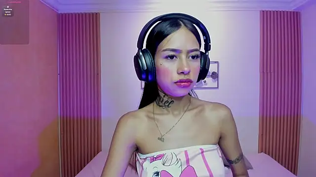 cat kitty18  online show from 19, 5, 2026