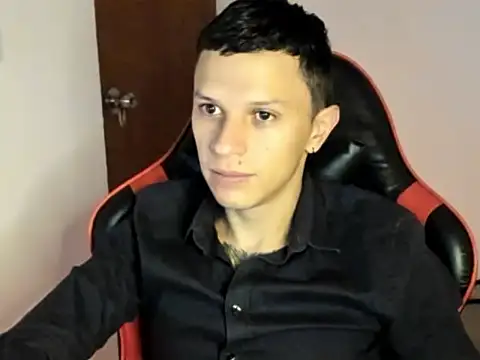 Snapshot of goodboy69l chatting on 25, 4, 2026 goodboy69l online show from 25, 4, 2026