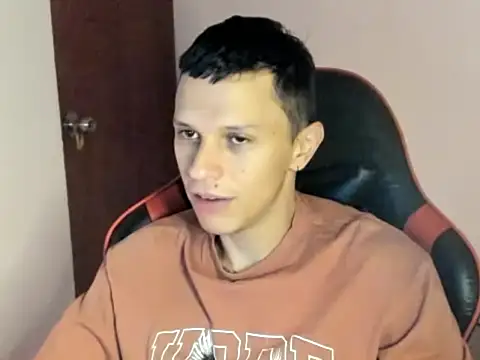 Snapshot of goodboy69l chatting on 25, 4, 2026 goodboy69l online show from 25, 4, 2026