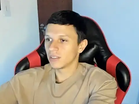 Snapshot of goodboy69l chatting on 21, 5, 2026 goodboy69l online show from 21, 5, 2026