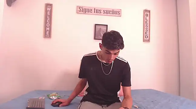 Snapshot of harrytomson_1 chatting on 2, 12, 2024 harrytomson 1 online show from 2, 12, 2024