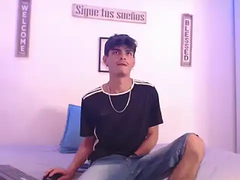 Snapshot of harrytomson_1 chatting on 30, 12, 2024 harrytomson 1 online show from 30, 12, 2024