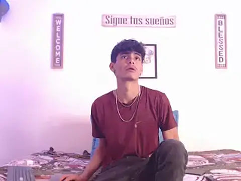 Snapshot of harrytomson_1 chatting on 11, 1, 2025 harrytomson 1 online show from 11, 1, 2025