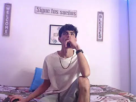 Snapshot of harrytomson_1 chatting on 23, 1, 2025 harrytomson 1 online show from 23, 1, 2025