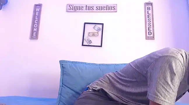 Snapshot of harrytomson_1 chatting on 8, 3, 2025 harrytomson 1 online show from 8, 3, 2025