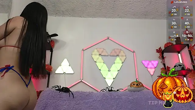 littlevixen18 online show from 28, 10, 2025