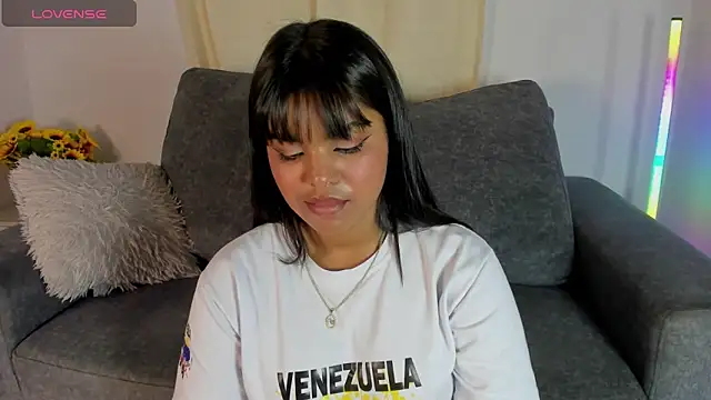 zoe roux21 online show from 6, 2, 2025