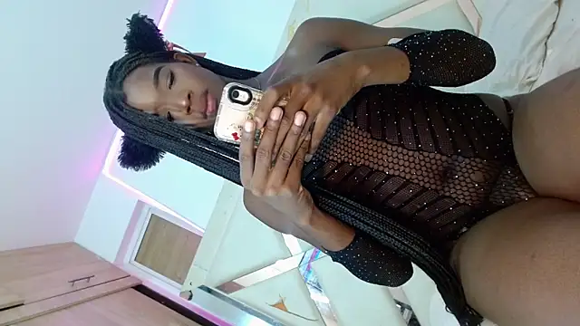 Snapshot of vahileht_smith chatting on 11, 1, 2025 vahileht smith online show from 11, 1, 2025