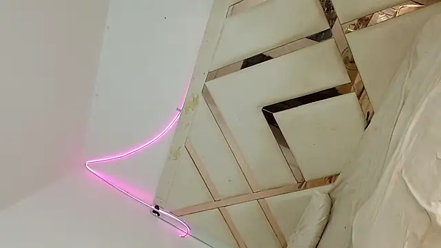 Snapshot of vahileht_smith chatting on 18, 2, 2025 vahileht smith online show from 18, 2, 2025