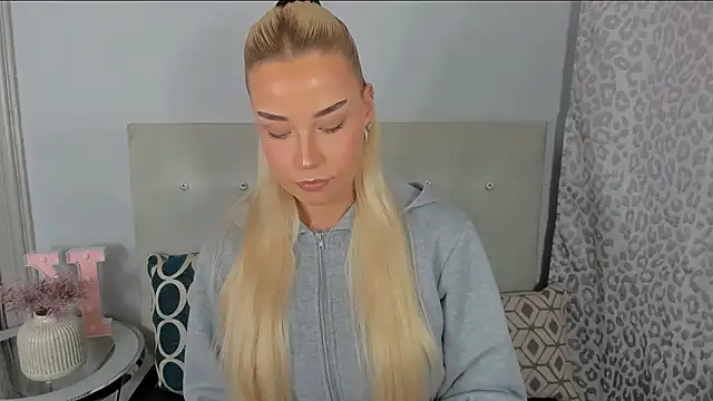 Snapshot of KristyHoney chatting on 11, 5, 2026 KristyHoney online show from 11, 5, 2026