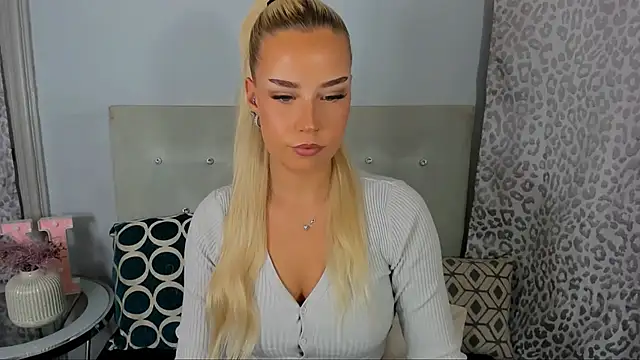 Snapshot of KristyHoney chatting on 19, 5, 2026 KristyHoney online show from 19, 5, 2026