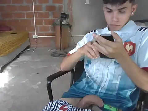 Snapshot of el_dylan_17 chatting on 7, 1, 2026 el dylan 17 online show from 7, 1, 2026