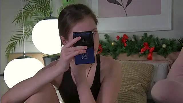 Snapshot of AshleyDouglas chatting on 16, 12, 2024 AshleyDouglas online show from 16, 12, 2024