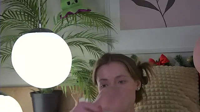 Snapshot of AshleyDouglas chatting on 16, 12, 2024 AshleyDouglas online show from 16, 12, 2024