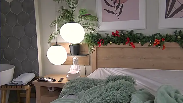 Snapshot of AshleyDouglas chatting on 20, 12, 2024 AshleyDouglas online show from 20, 12, 2024