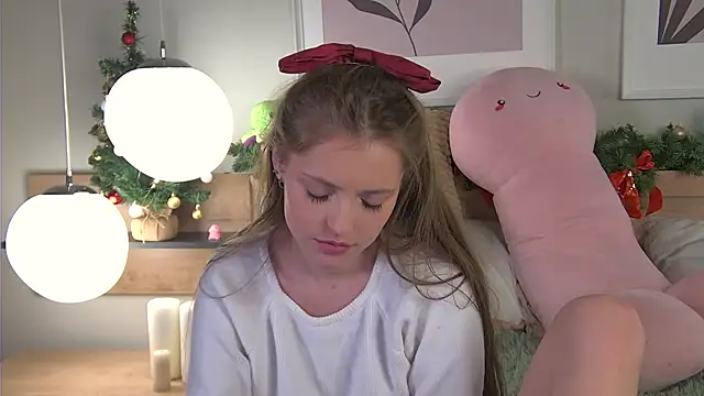 Snapshot of AshleyDouglas chatting on 21, 12, 2024 AshleyDouglas online show from 21, 12, 2024