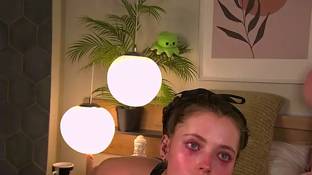 Snapshot of AshleyDouglas chatting on 14, 1, 2025 AshleyDouglas online show from 14, 1, 2025