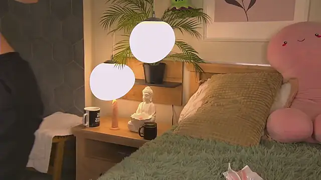 Snapshot of AshleyDouglas chatting on 1, 2, 2025 AshleyDouglas online show from 1, 2, 2025