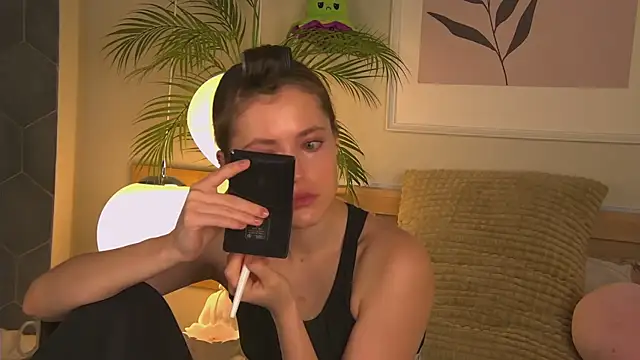 Snapshot of AshleyDouglas chatting on 7, 2, 2025 AshleyDouglas online show from 7, 2, 2025