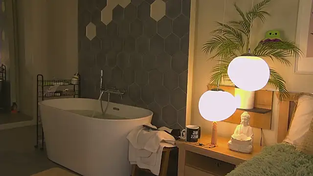 Snapshot of AshleyDouglas chatting on 9, 2, 2025 AshleyDouglas online show from 9, 2, 2025