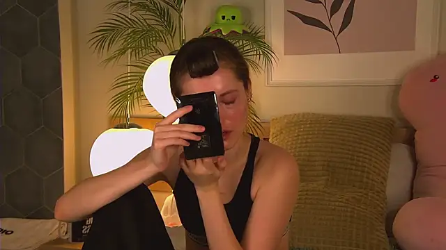 Snapshot of AshleyDouglas chatting on 14, 2, 2025 AshleyDouglas online show from 14, 2, 2025