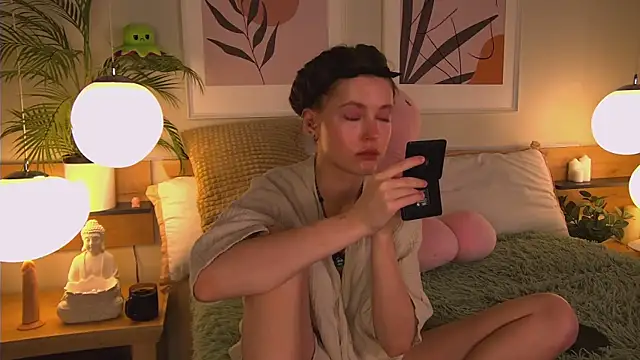 Snapshot of AshleyDouglas chatting on 2, 3, 2025 AshleyDouglas online show from 2, 3, 2025