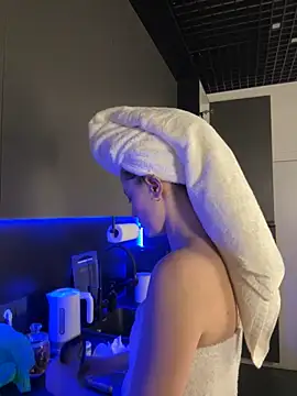 Snapshot of AshleyDouglas chatting on 3, 3, 2025 AshleyDouglas online show from 3, 3, 2025