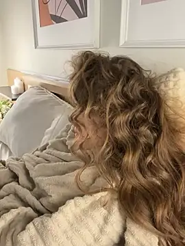 Snapshot of AshleyDouglas chatting on 9, 3, 2025 AshleyDouglas online show from 9, 3, 2025