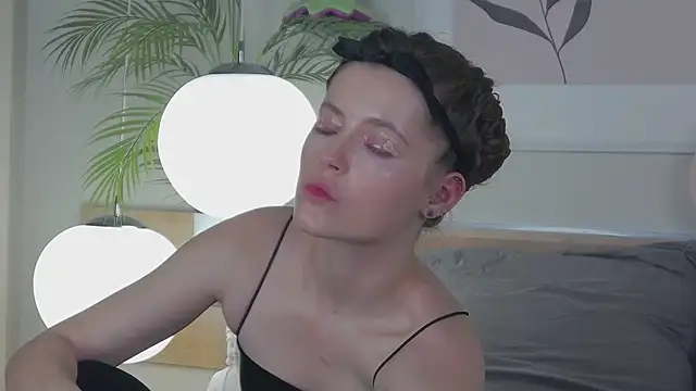 Snapshot of AshleyDouglas chatting on 15, 3, 2025 AshleyDouglas online show from 15, 3, 2025