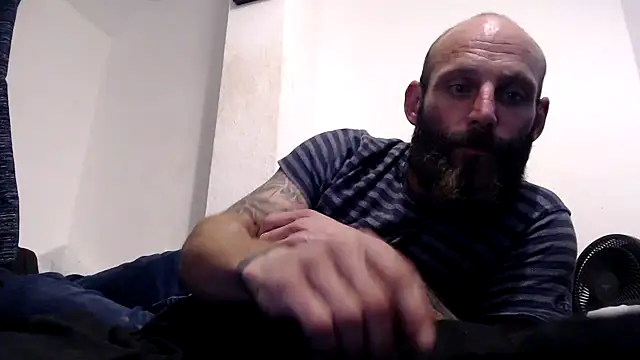 Snapshot of AnodicDemotic chatting on 9, 10, 2025 AnodicDemotic online show from 9, 10, 2025