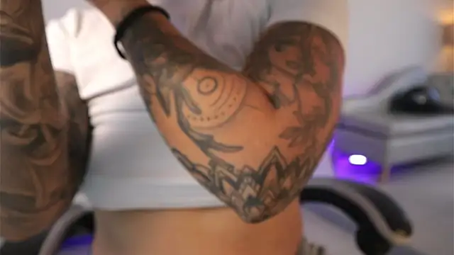 ashleyvalirya online show from 1, 4, 2026